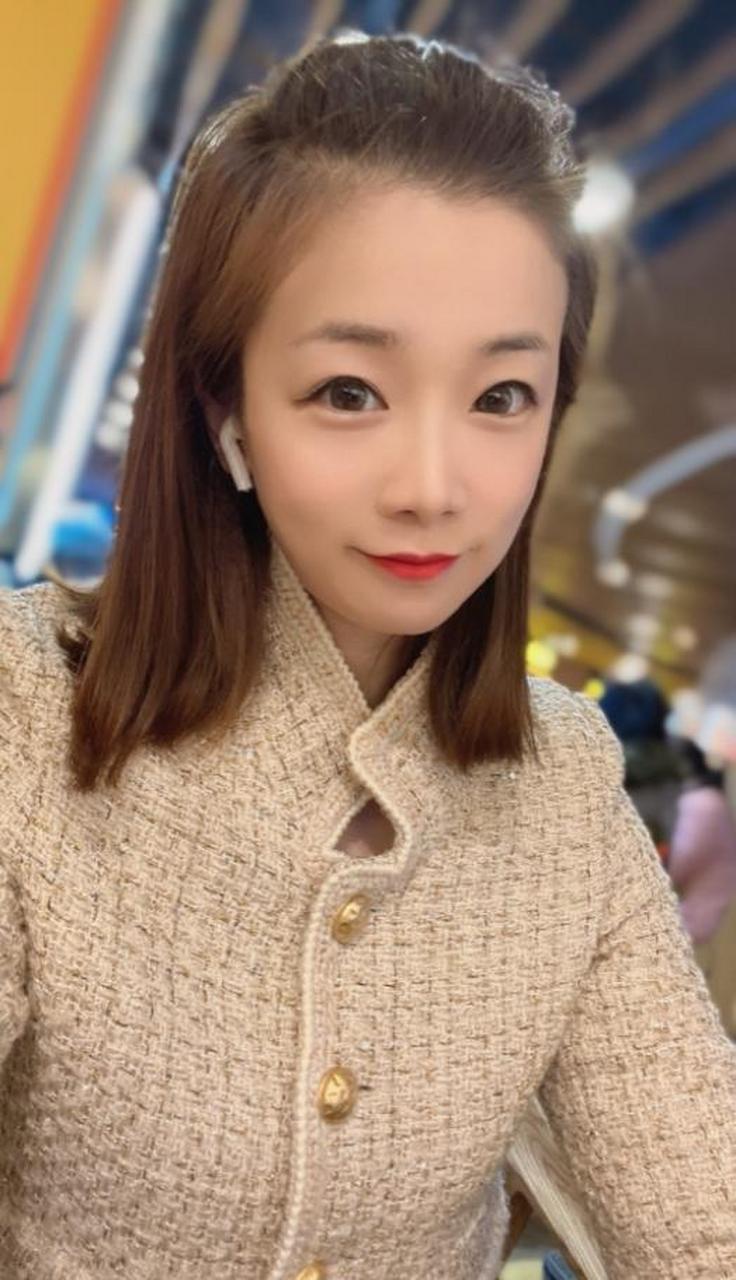 杨鸣的妻子唐佳良的离婚案件计划在12月公开展示,杨鸣在网上晒离婚