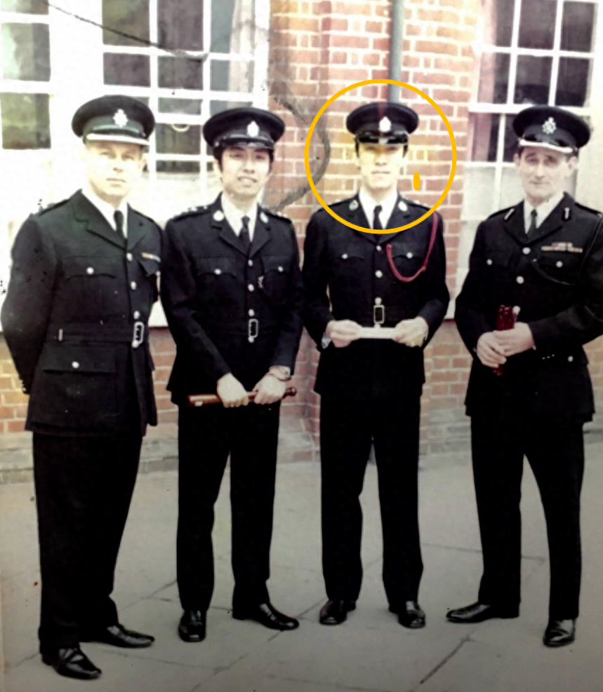 道路安全主题曲《llt and abc》,为此他还一度被誉为香港的"歌唱督察"