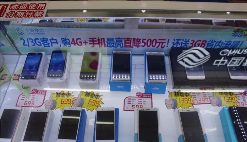 手机大卖场:曾在街上随处可见,现多数从业者亏空转行