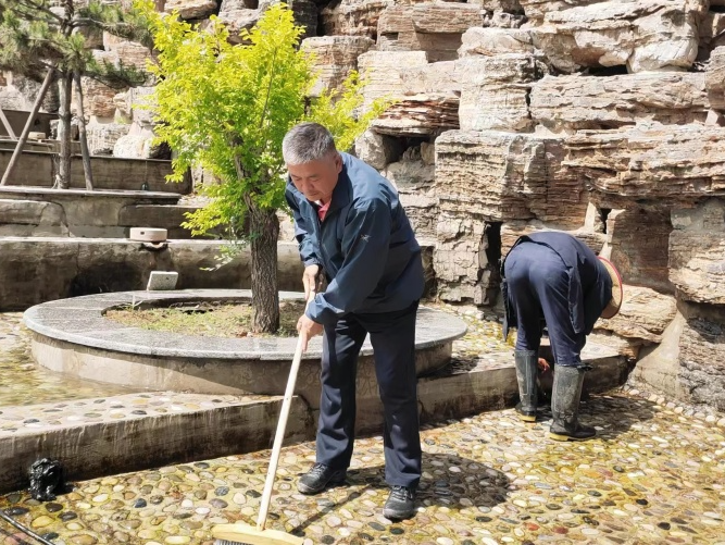 高扬的旗帜|张进宝:一心为民致富路 转型发展带头人