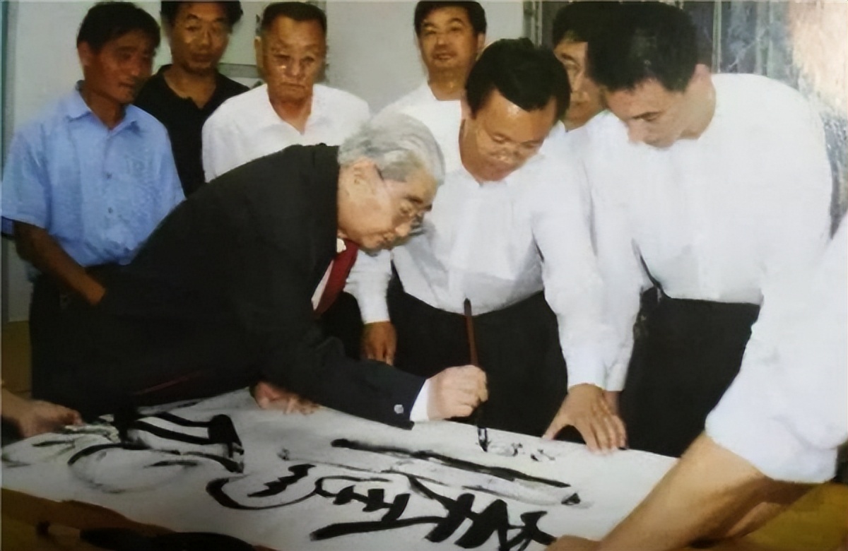 韩培信:曾主政苏州,扬州,后任江苏省委书记,政绩斐然,活97岁