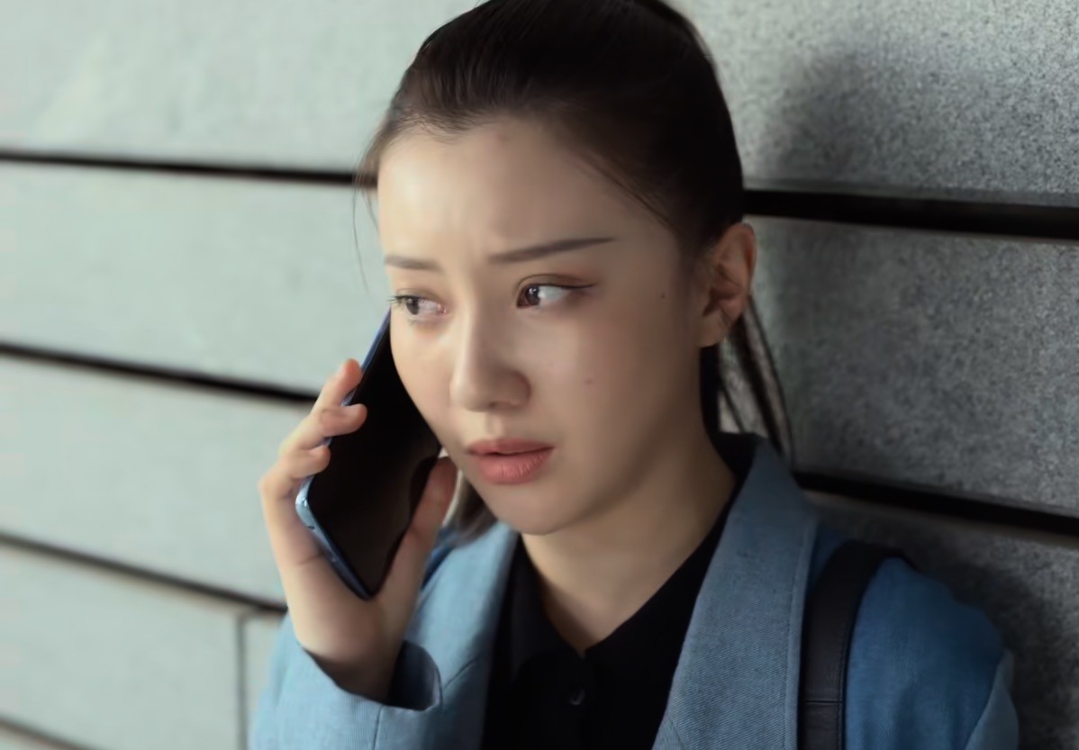 《玫瑰之战》校花美人王鹤润,长着一张马思纯的脸,演技惊鸿一瞥