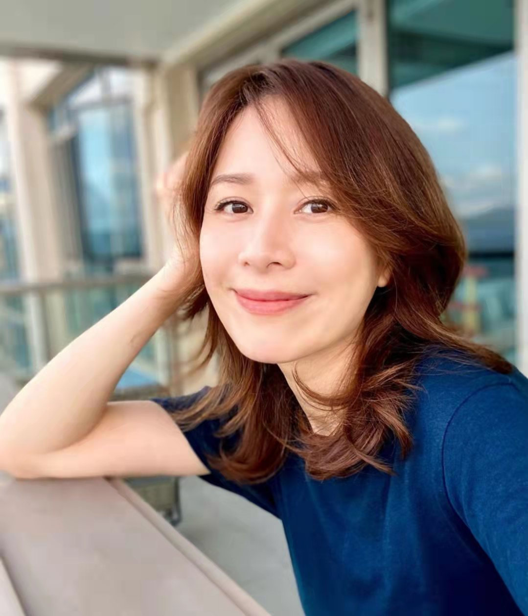 46岁前tvb女星邝文珣为女儿庆祝生日少女味足,曾是"小生杀手"