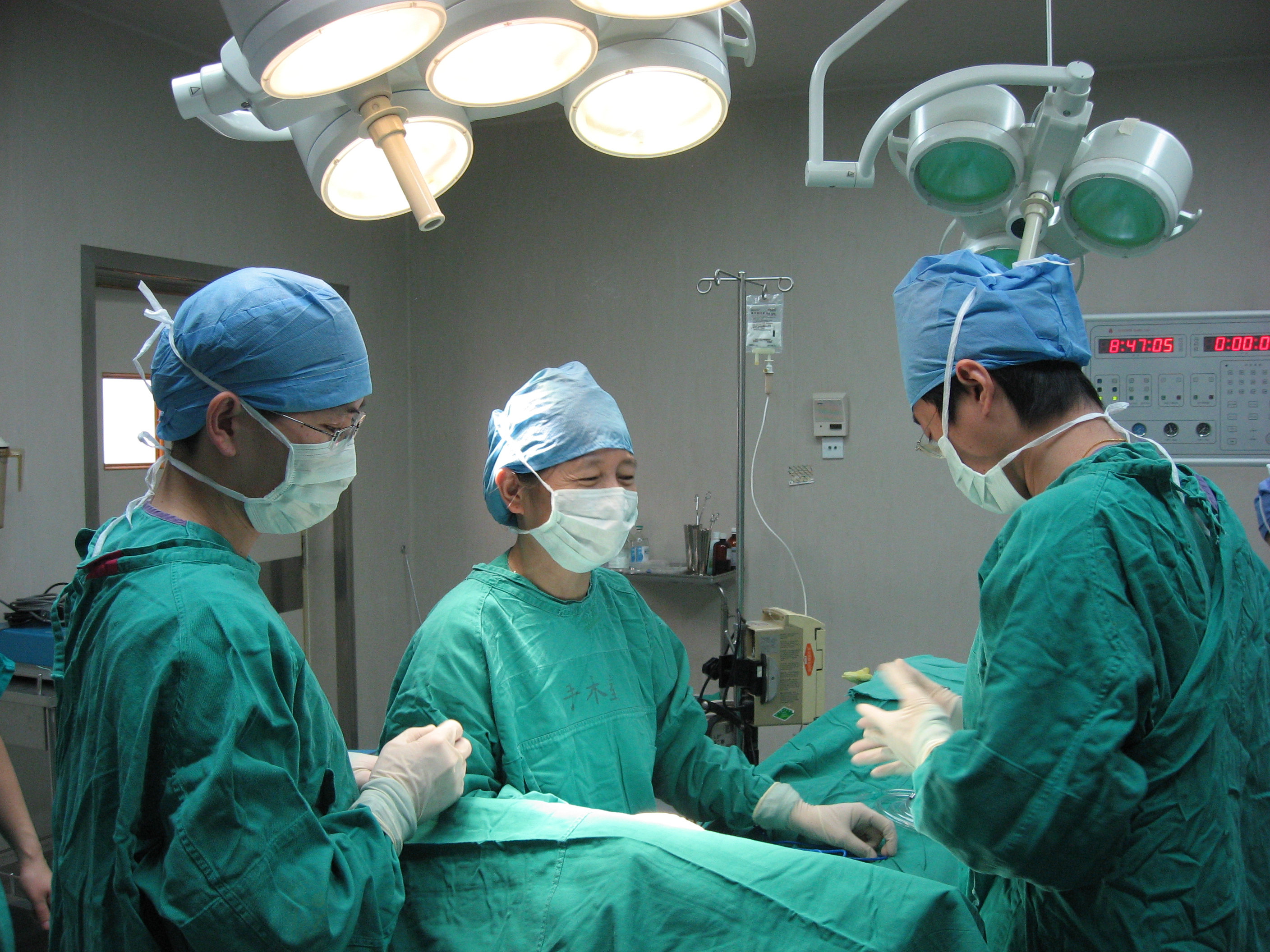 手术室的秘密丨外科医生做手术竟然不穿内裤!