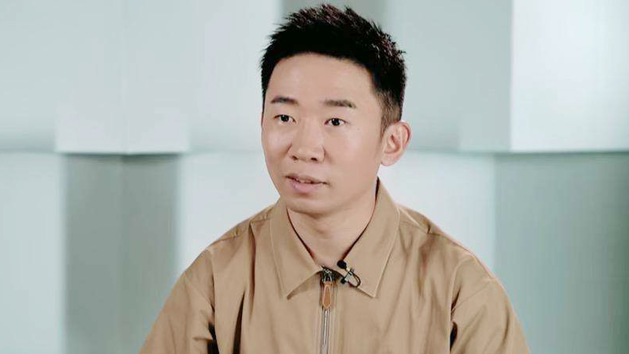 杨迪"退休"言论引热议:综艺圈的钱太好赚,舍不得退?