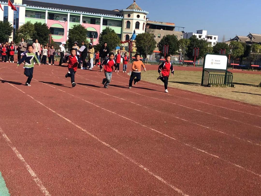 高安市黄沙岗镇中心小学举办第十九届秋季田径运动会