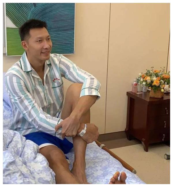 两大中锋一喜一忧 易建联恢复顺利 王哲林旧伤复发