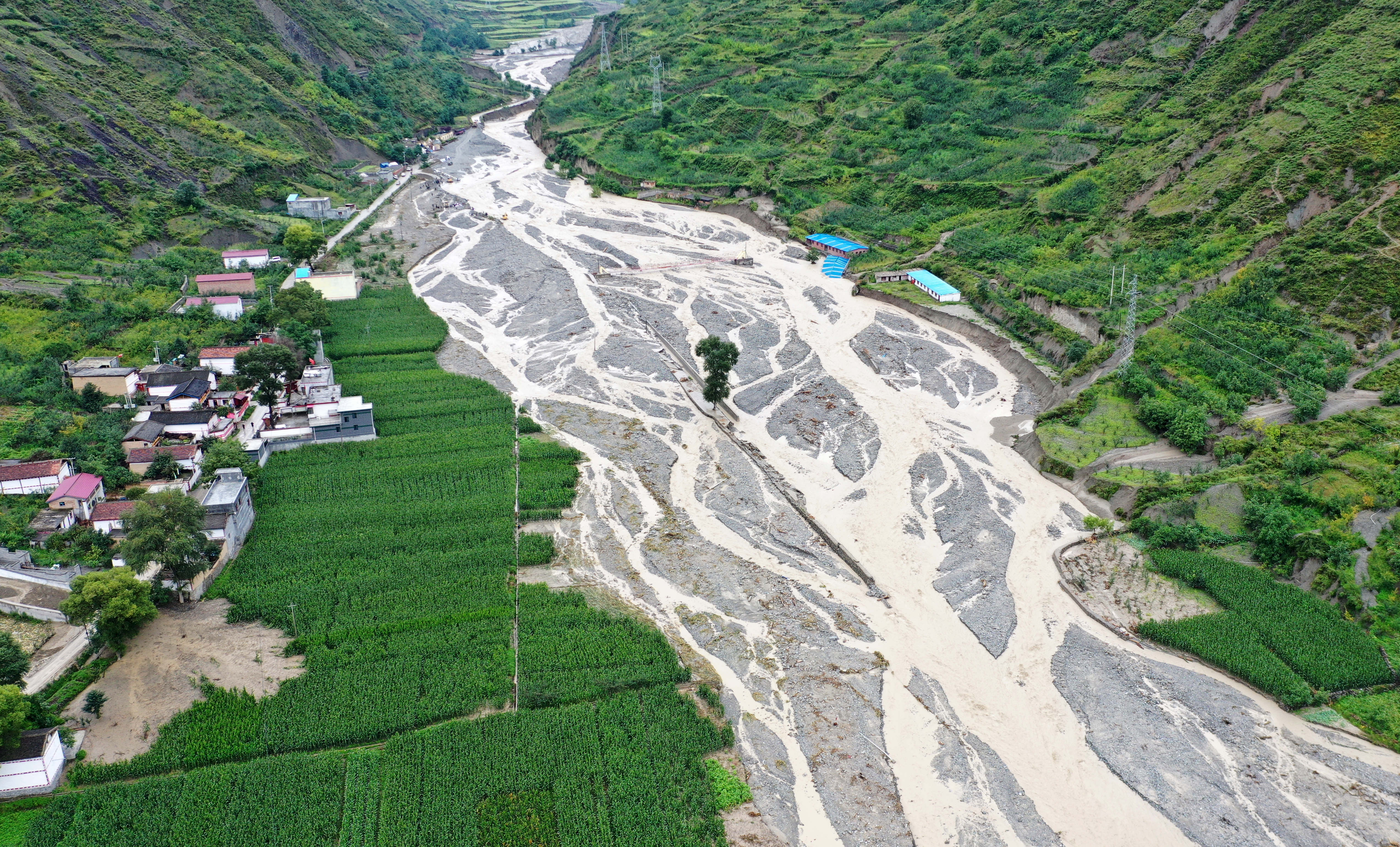 新疆天山天池泥石流