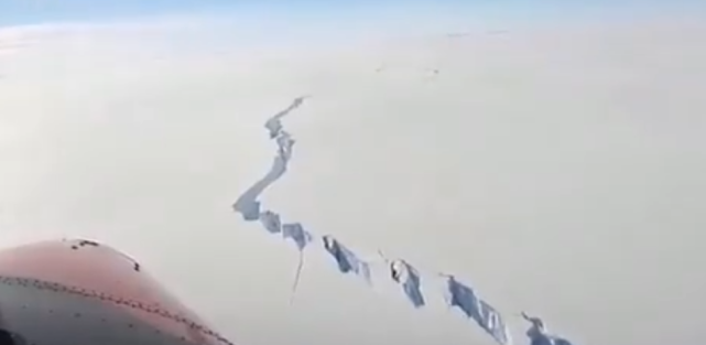 南极洲冰架发生断裂,一块比纽约还大的冰川与内陆分离