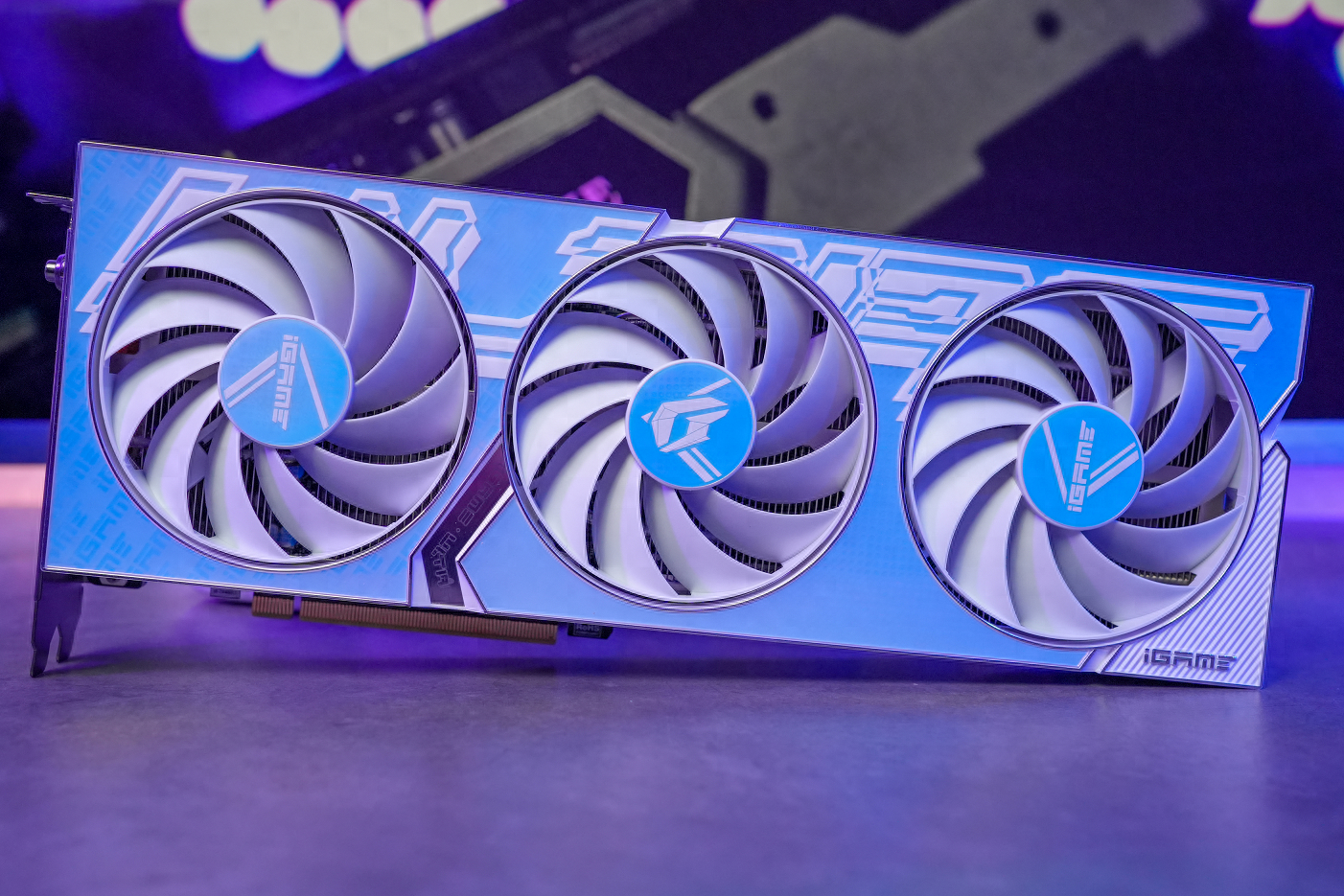 七彩虹igame rtx 4060 ti ultra w:甜到上头的"百变"卡