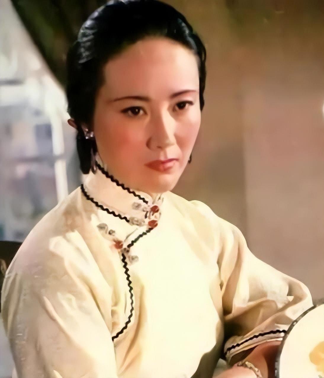 央视主持人顾永菲:曾吞300颗安眠药自杀,抢救7天7夜,如今怎样