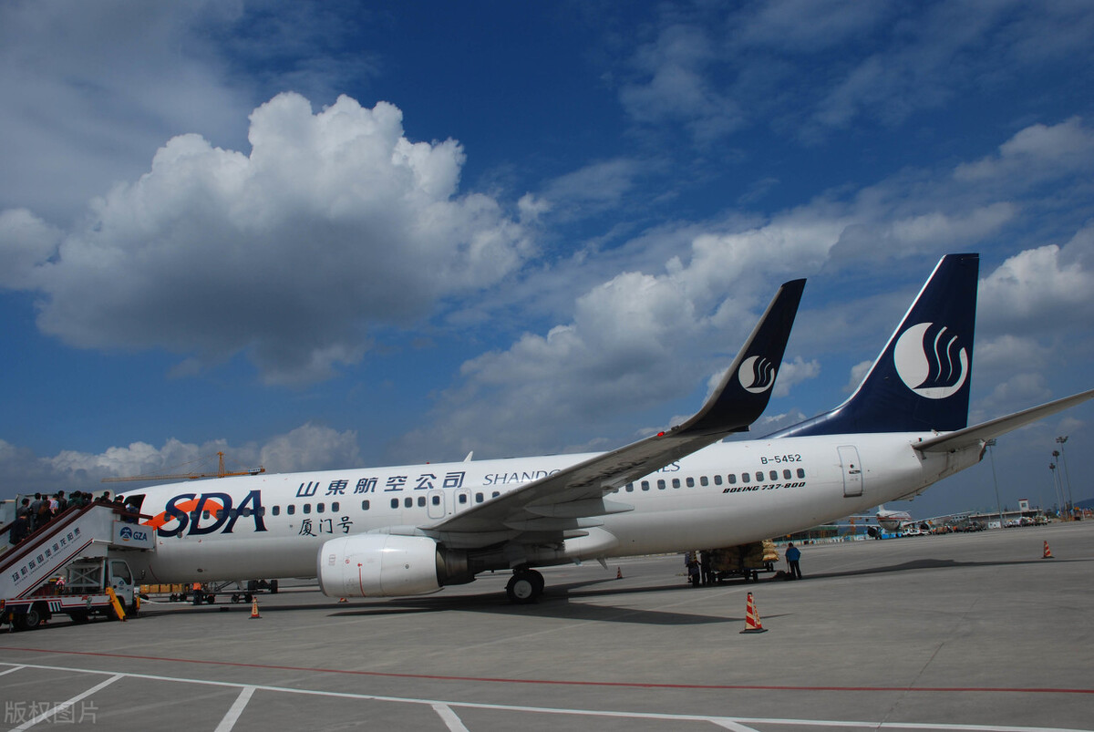 落地航班疑似出现阳性病例?济南机场突然关闭,哈尔滨机场未解释