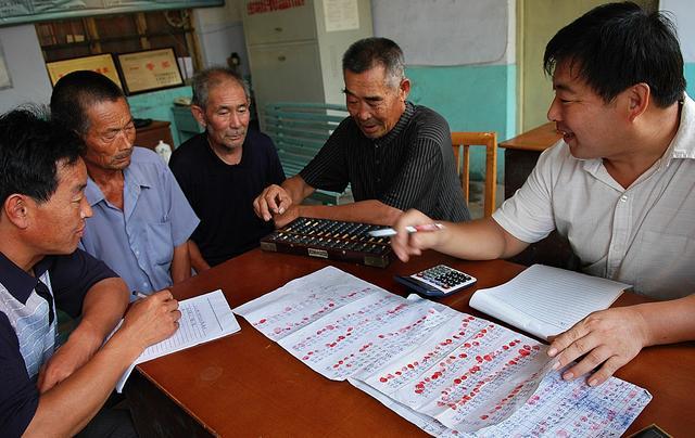 "取消村干部"呼声渐起,到底有希望吗?未来农村由谁来管理?