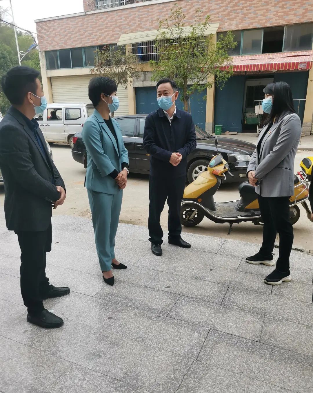 南丰法院院长王芳深入挂点乡镇,社区督导检查疫情防控工作