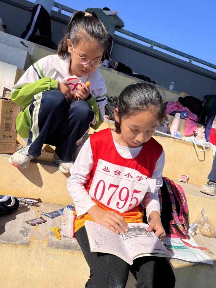 丛台小学参加丛台区奔跑吧少年健身活动暨中小学生秋季运动会