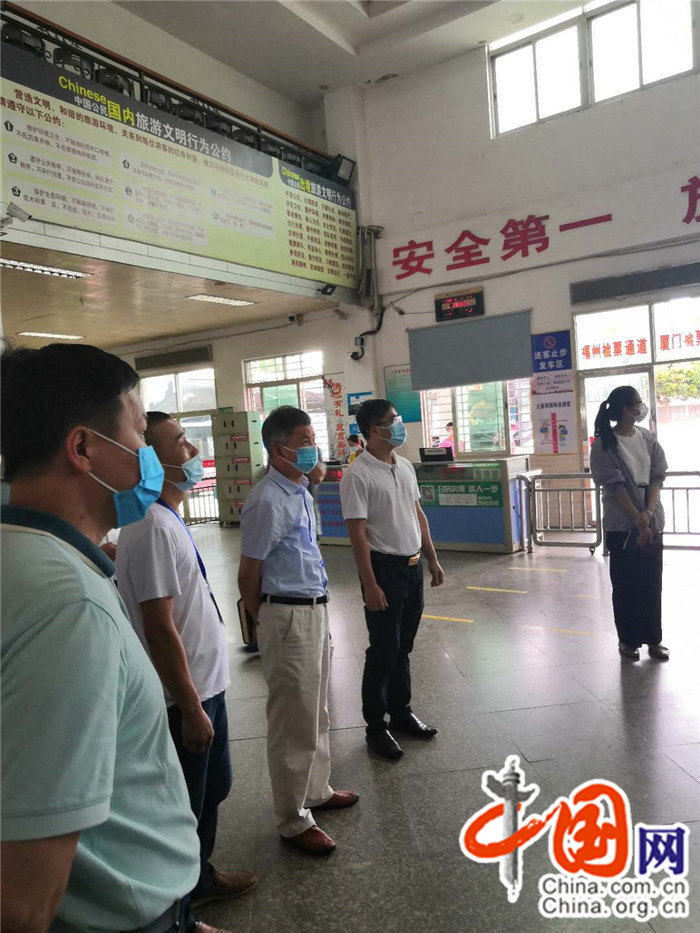 泉港区委书记梁炳辉带队督导创城创卫工作