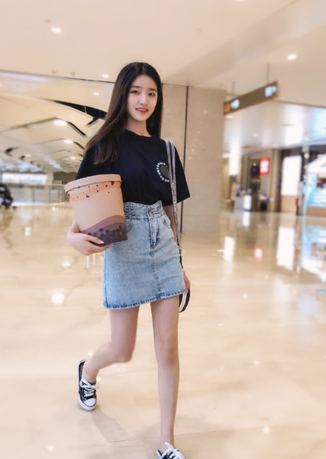 "小林青霞"柴蔚,晒私服照少女范十足,甜美清新打扮也很潮