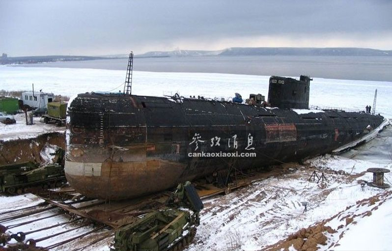 美军"石首鱼"号潜艇照片