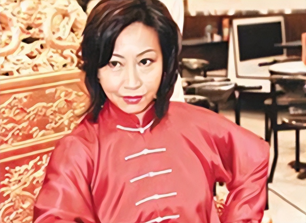 上怼洪金宝,下训成龙,被周星驰"三顾茅庐"的元秋有何魅力?