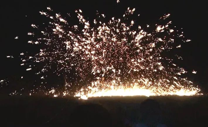 嵖岈山温泉小镇精彩上演夏季灯光秀