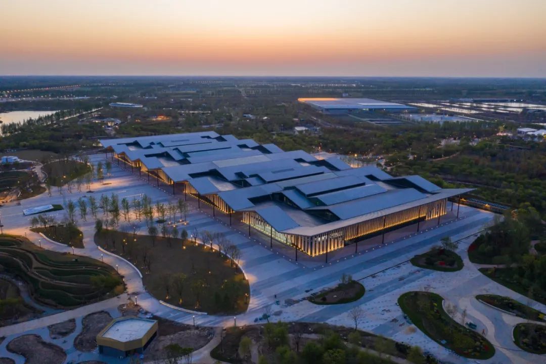 你好,花博 | "大蝴蝶"亮了!