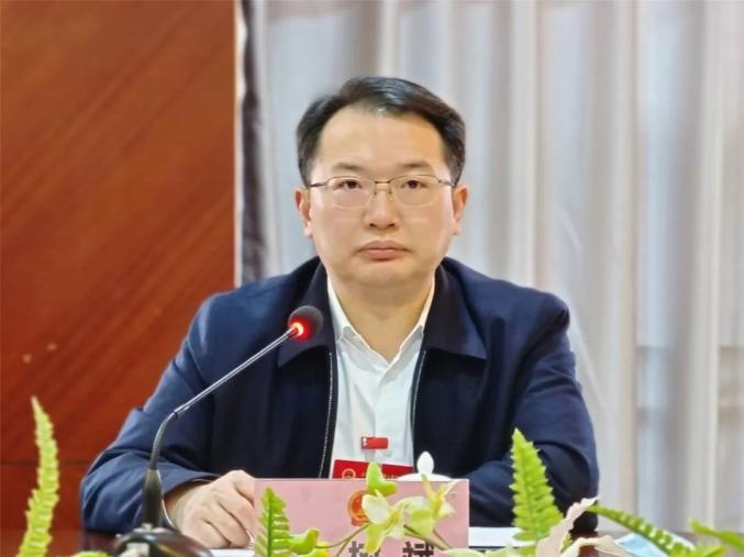 现场传真 l 朱寅健参加婺源县代表团审议市政府工作报告