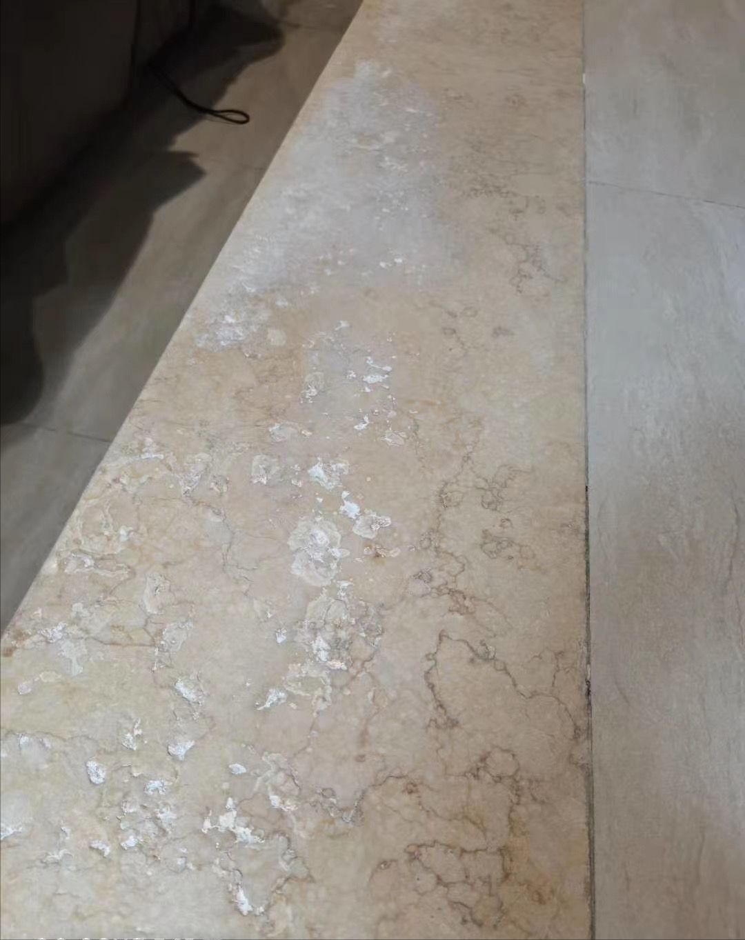 别墅地下室耗费百万装修做了防水,为什么还会长青苔?