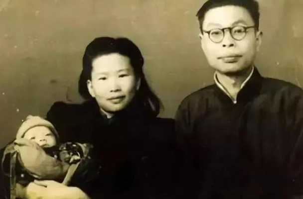 1949年,李白烈士遗体发现时,留下的一张老照片,让人潸然泪下!