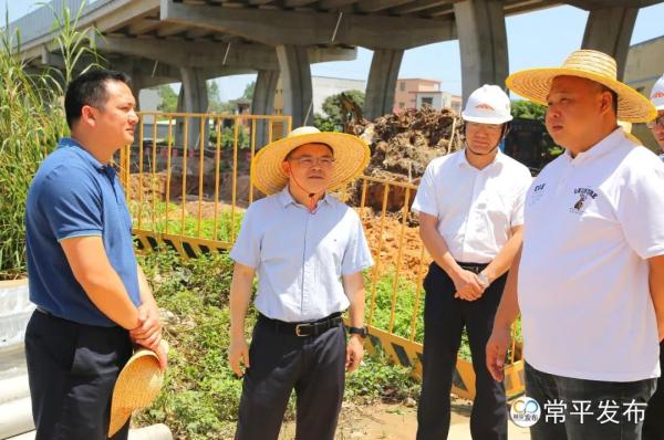 常平镇委书记刘裕昌督导县道x232线环常东路段建设情况
