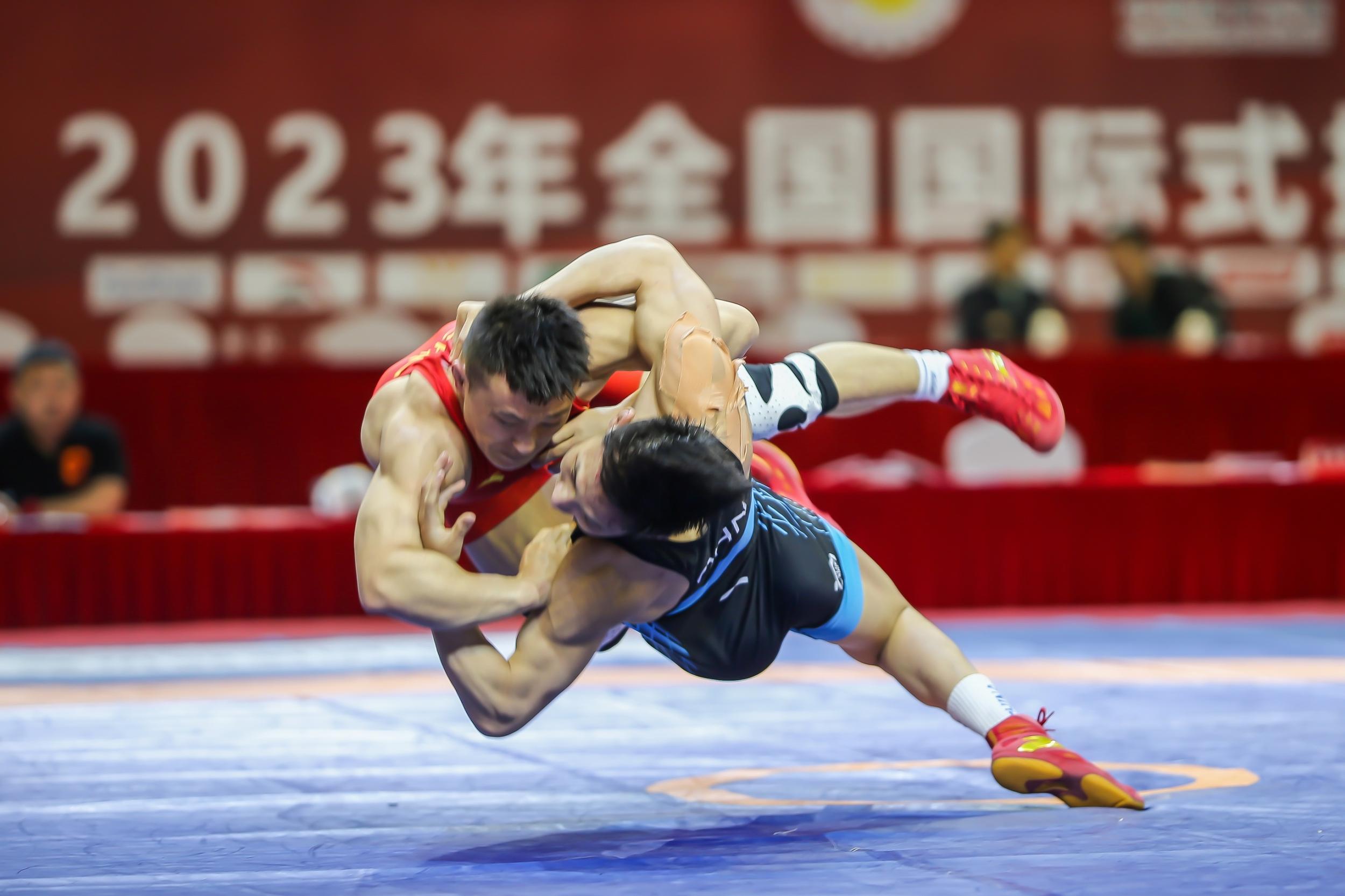 全国国际式摔跤锦标赛第七日,温州选手丁利斌拼得一枚宝贵铜牌