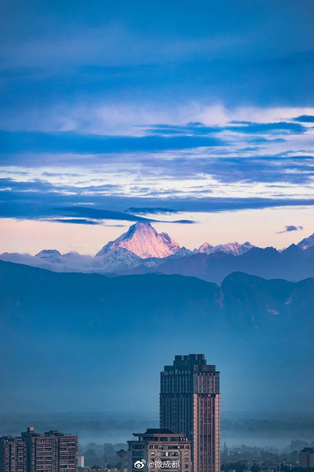 成都推窗见雪山,到底是哪座山?