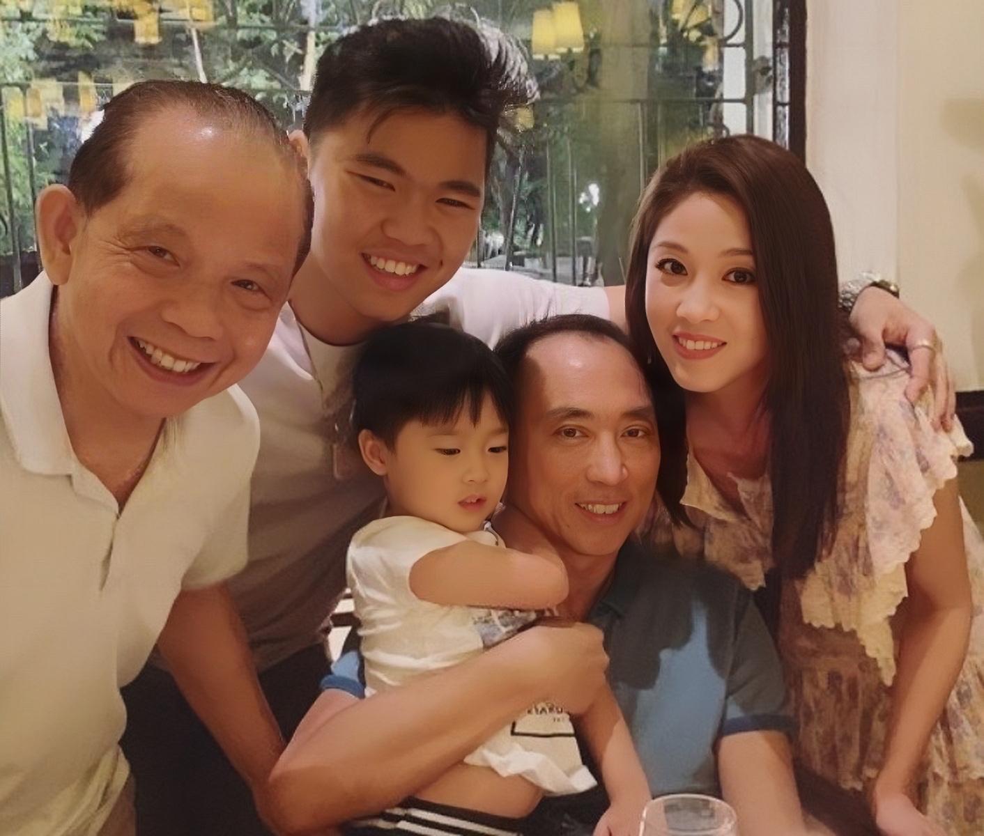 港姐冠军翁嘉穗秀恩爱!大20岁富商丈夫显年轻,获杰出领袖大奖