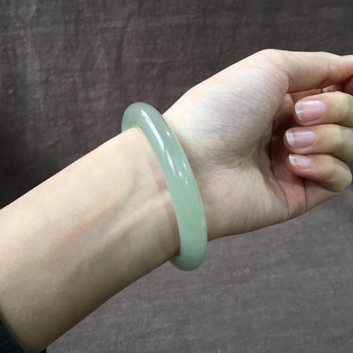 女性坚持每天戴"玉镯子",身体会发生什么变化?请花一分钟看完