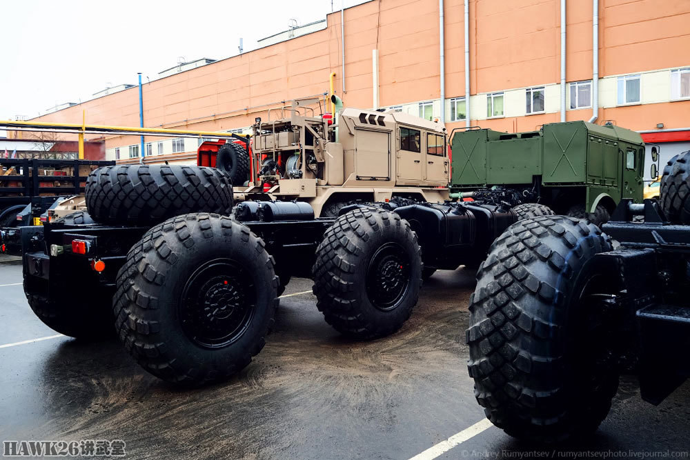 走进明斯克轮式拖拉机厂 巨型多轴底盘摇篮 俄罗斯梦寐以求的珍宝