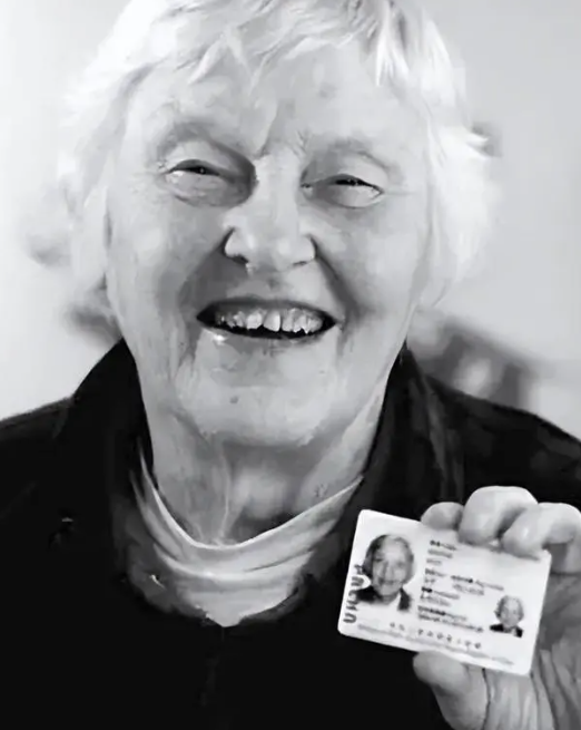 中国绿卡第一人寒春,美国核物理顶级专家,为何在中国放牛62年?