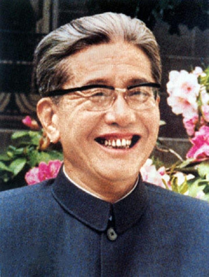 1983年乔冠华去世,妻子守寡25年,却不愿意答应丈夫合葬的遗愿