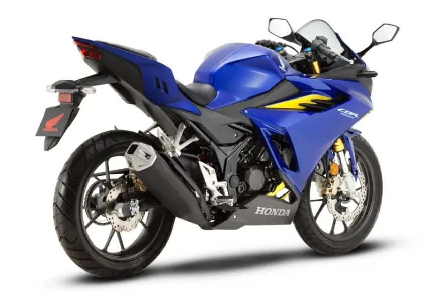 2023 款 honda cbr150r 国外发布,这配色有点"杀马特"
