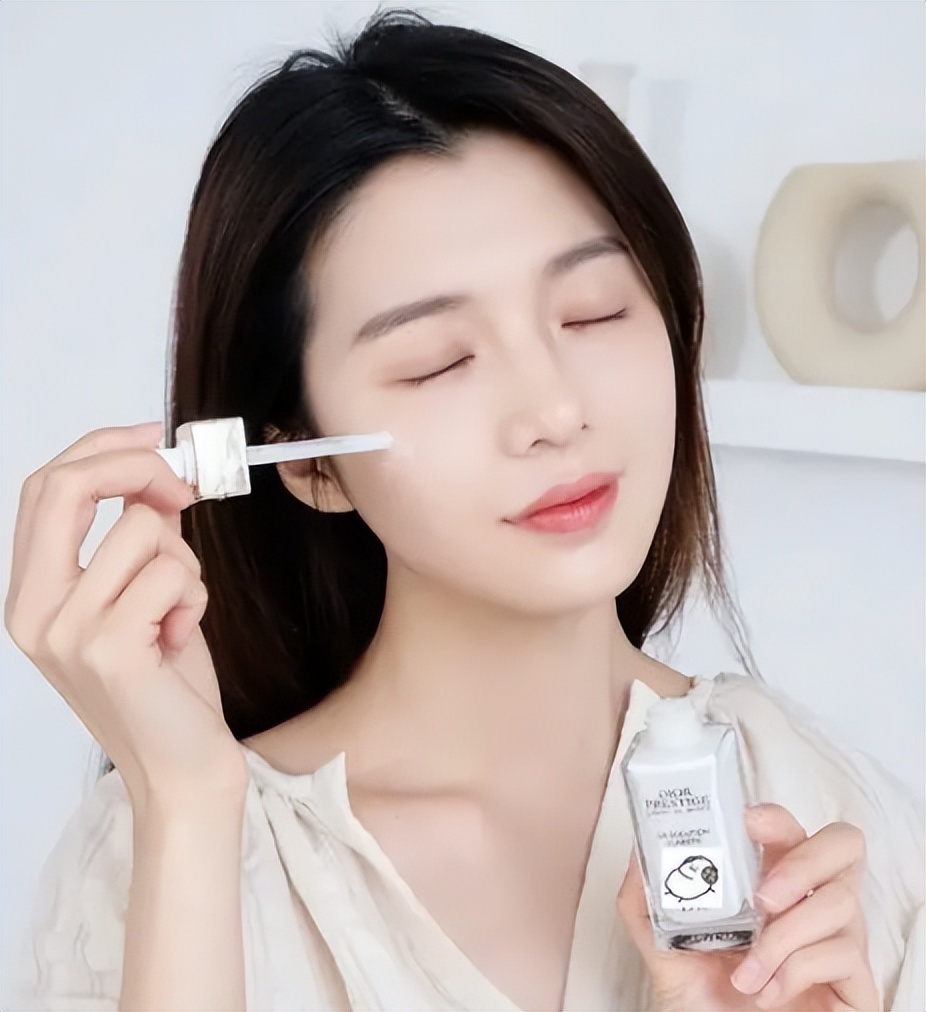 经常用精华液的女生,肤质比其他女生有什么不同?区别在哪?