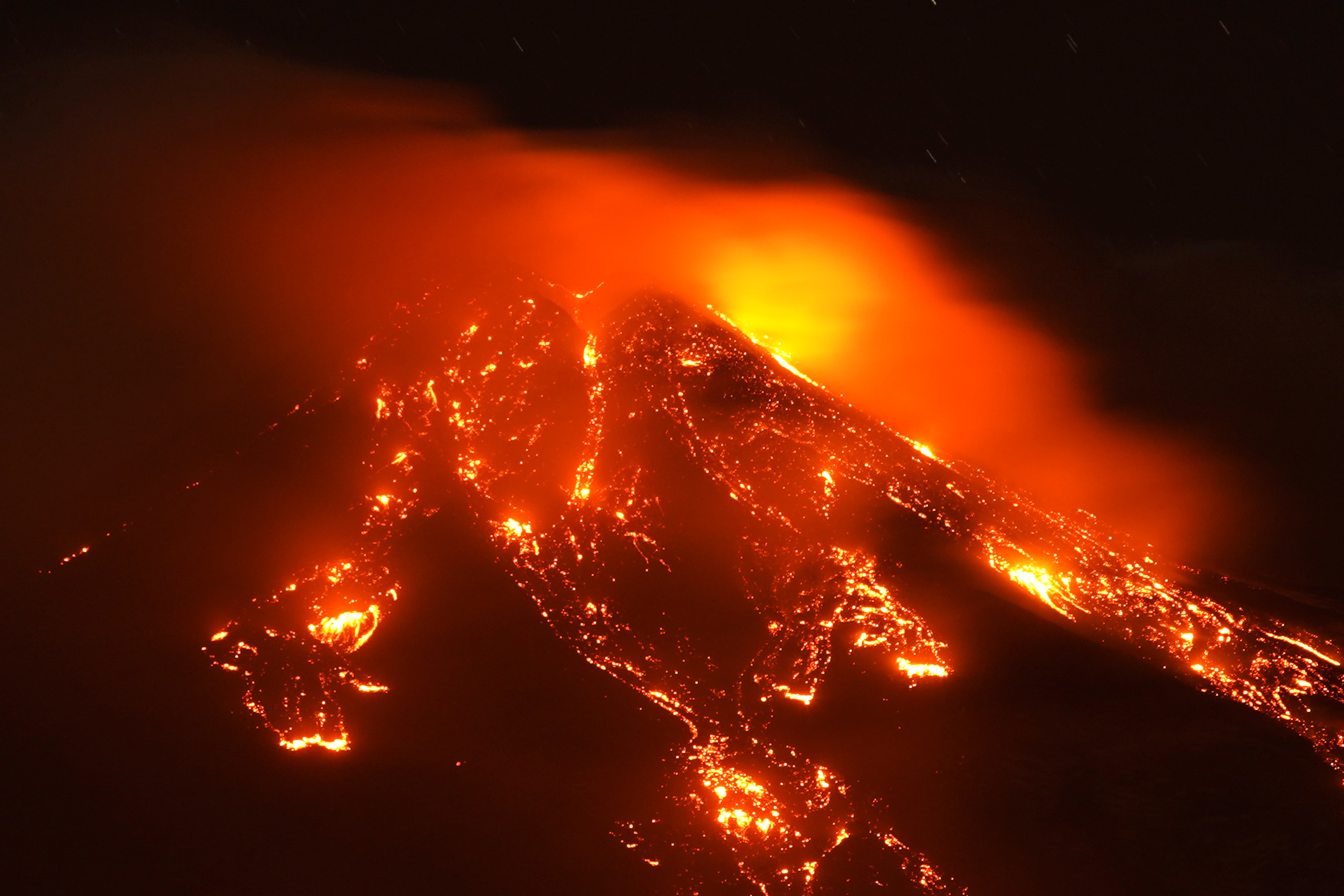 意大利:埃特纳火山喷发