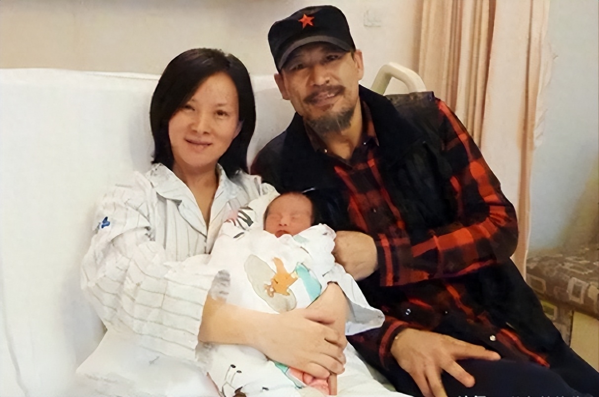 回顾师小红老婆谢兰一场车祸定情婚后生一子日子过得有滋有味