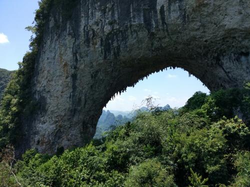 贵阳月亮岩图片