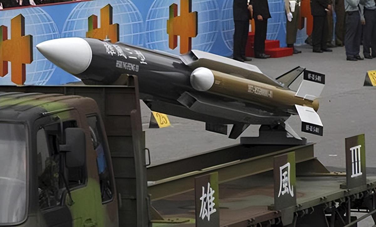 台海炮声轰隆,台军接连4天射击导弹,解放军军机舰绕台"变阵"