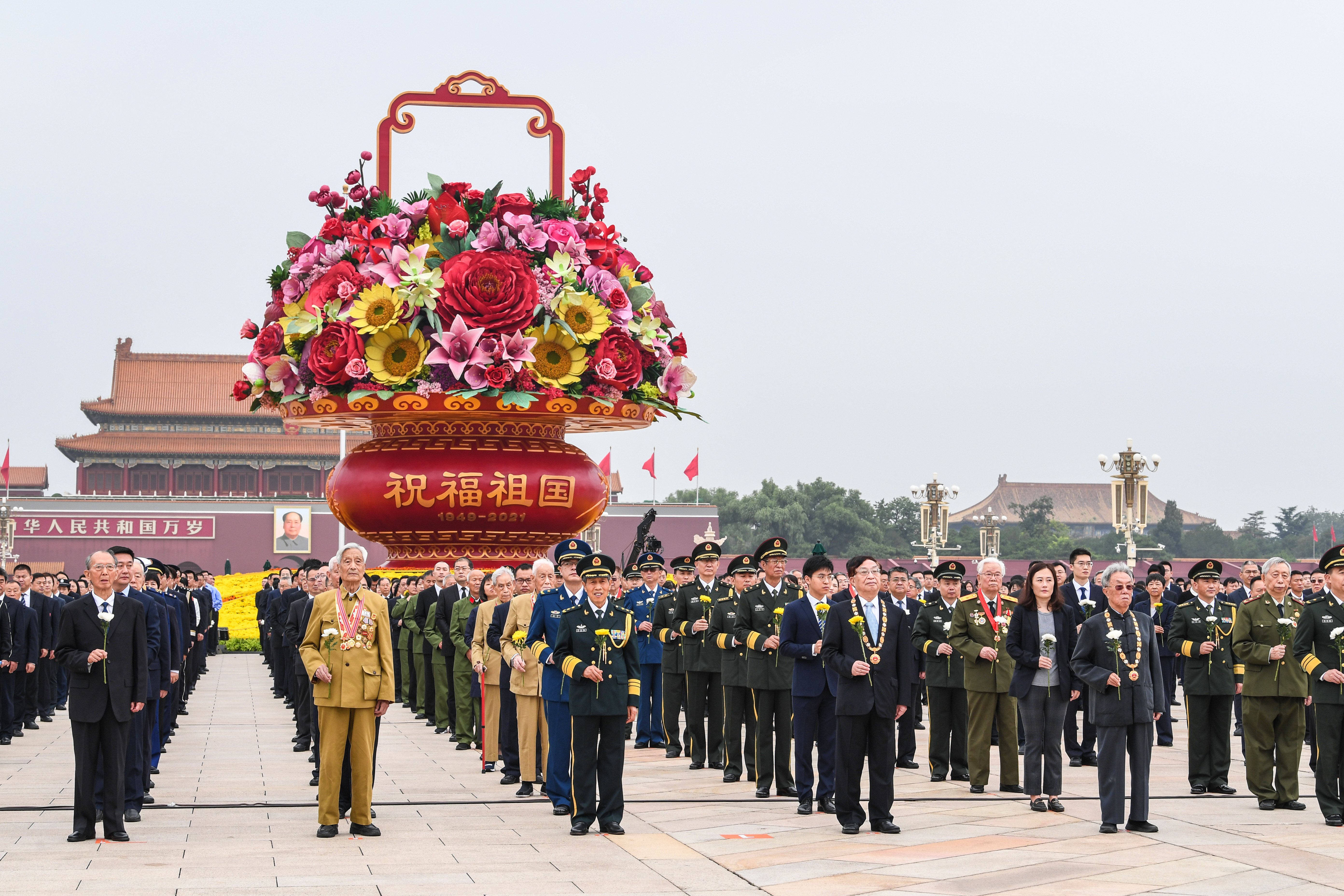 烈士纪念日向人民英雄敬献花篮仪式在京隆重举行