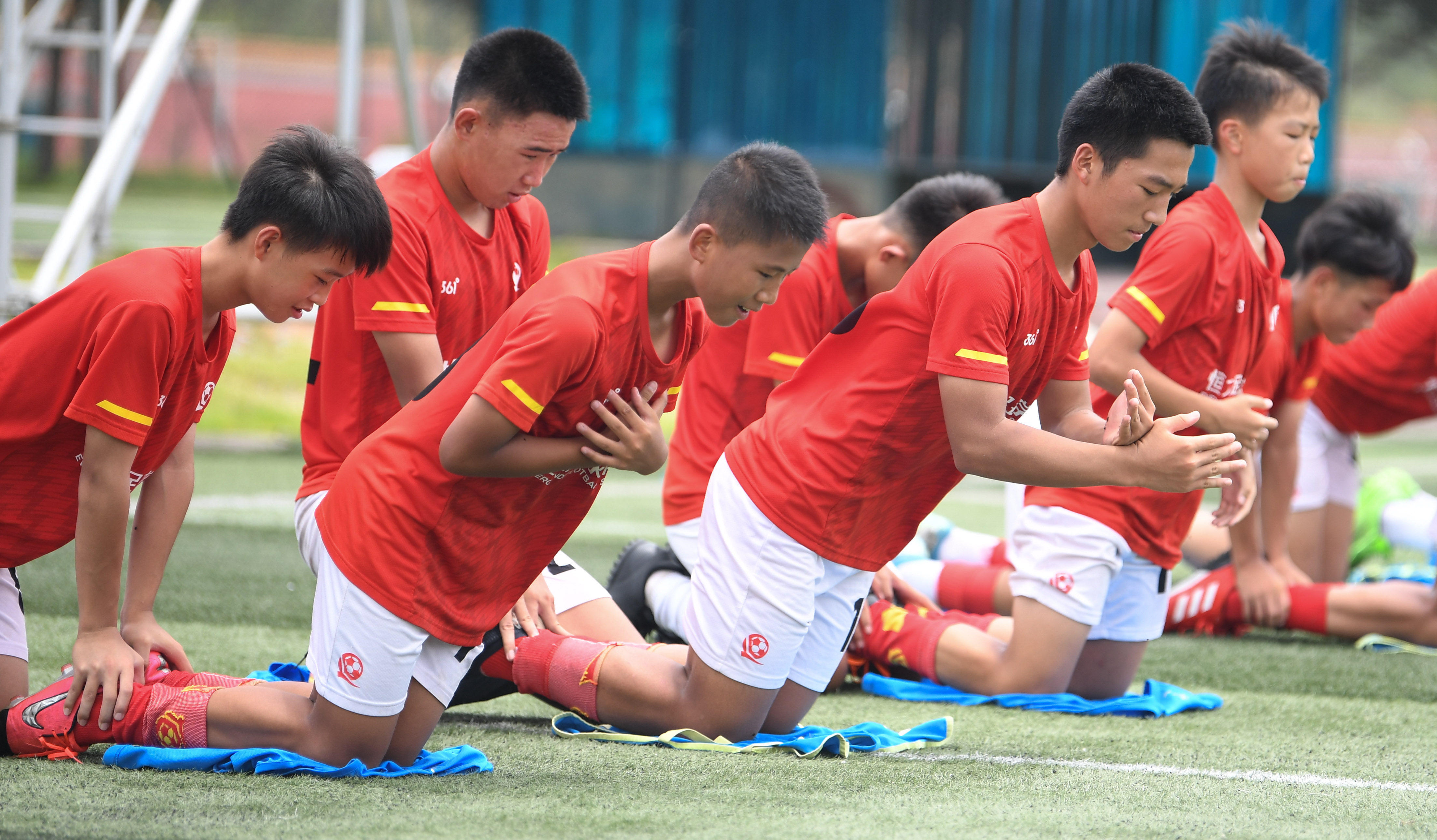 足球——绿茵场上青训忙