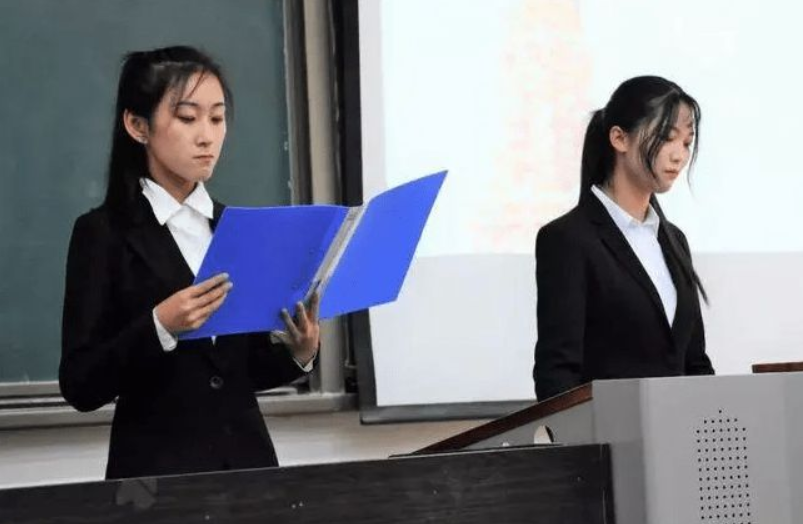 黑职院"张美玉学姐"专升本,考入师范院校,未来或成为小学老师