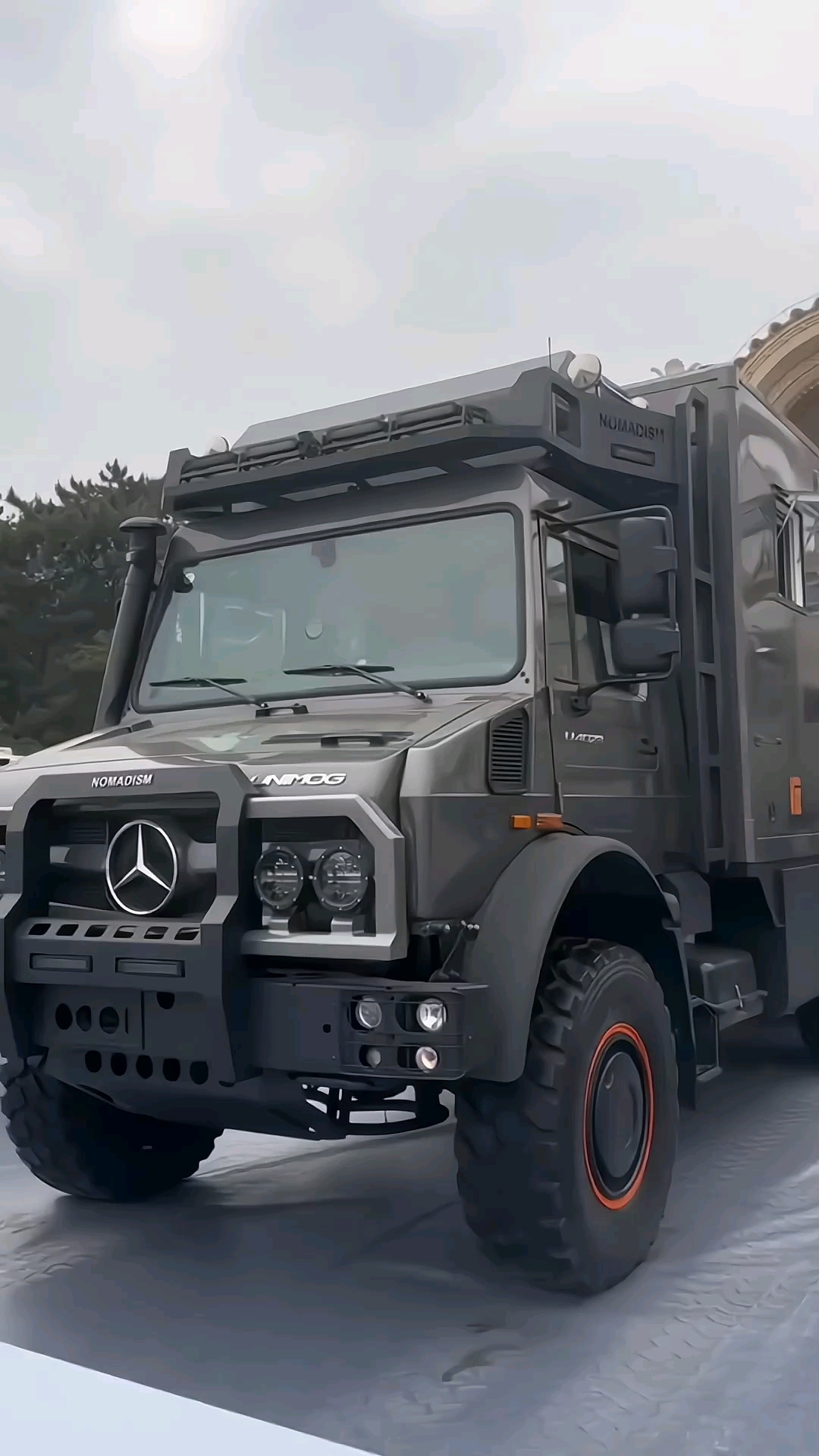 男人的终极梦想乌尼莫克越野房车-度小视