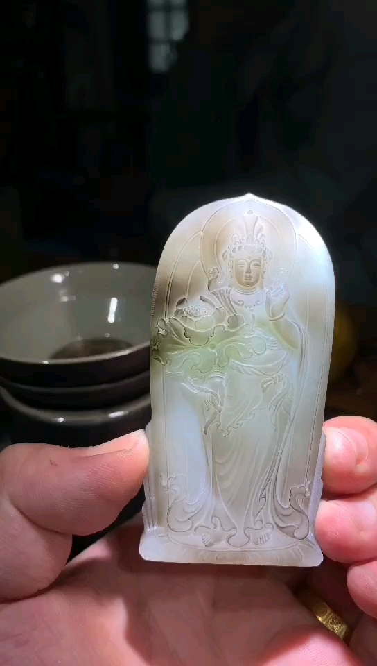 和田玉翠青观音造像