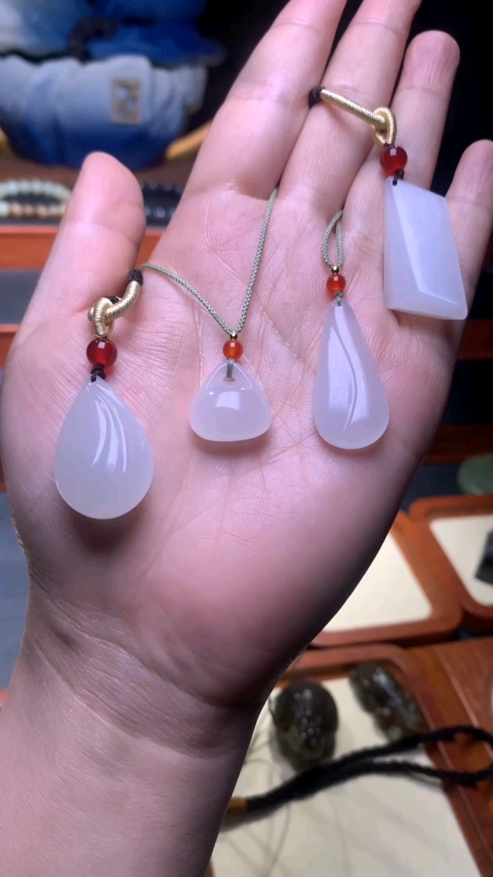 和田玉精品高冰小吊坠