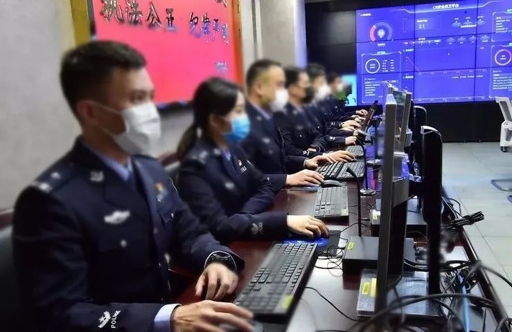 网警巡查执法图片