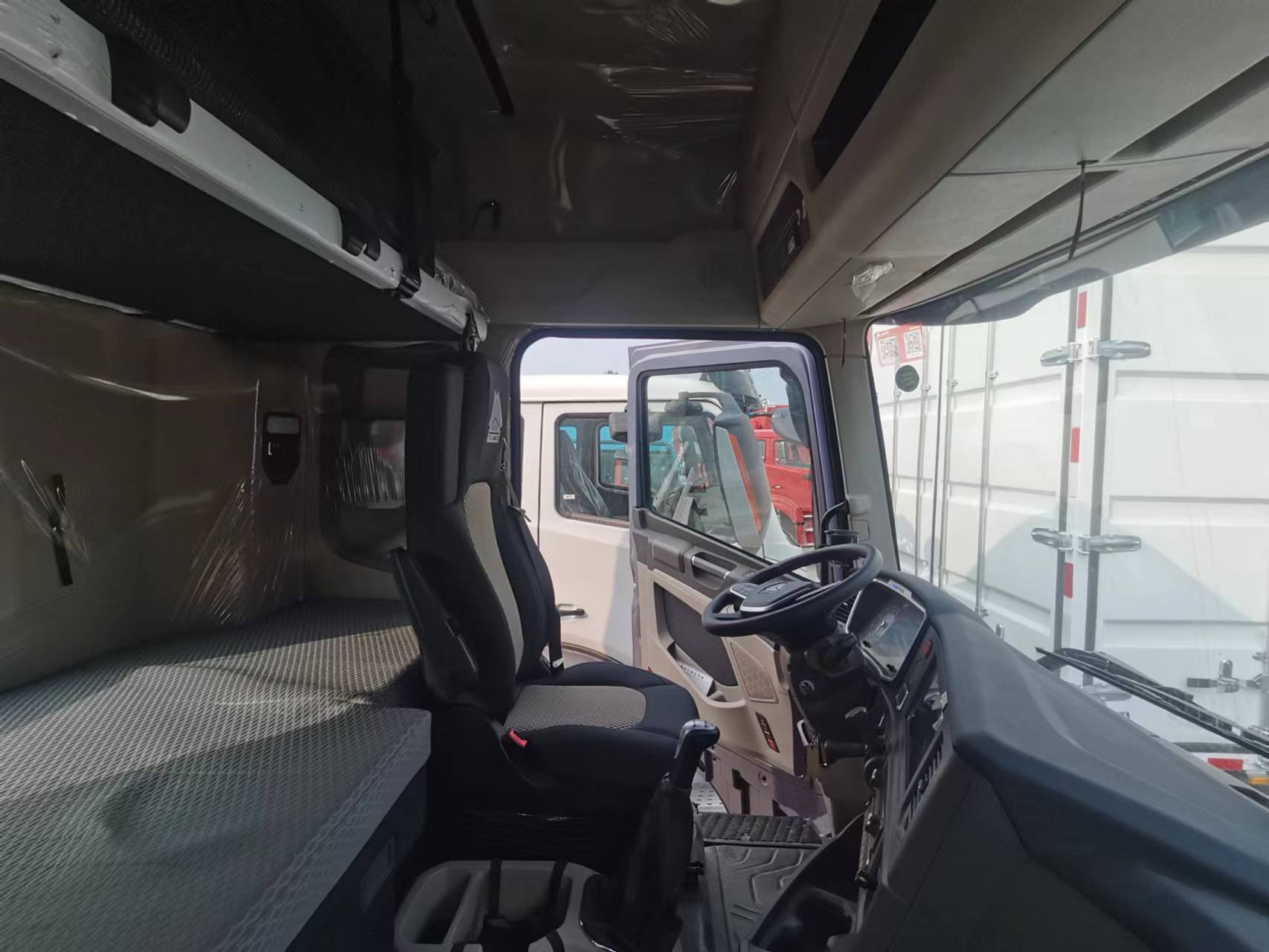 年轻时尚致富利器 重汽豪沃max轻奢版能给卡友带来什么惊喜?